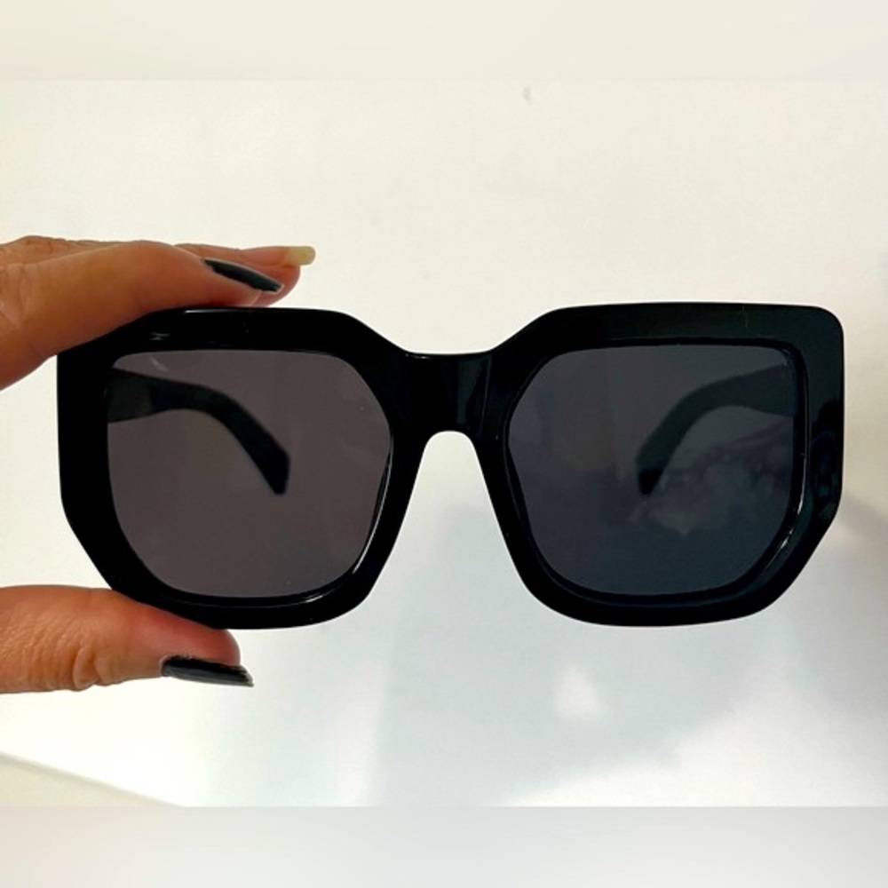 Retro Oversized Square Frame Sunglasses Black Silver Tone Tiger Embellishment - Picture 2 of 11